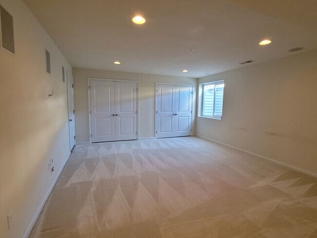 Building Photo - Beautiful 3 Bedroom in Carnegie