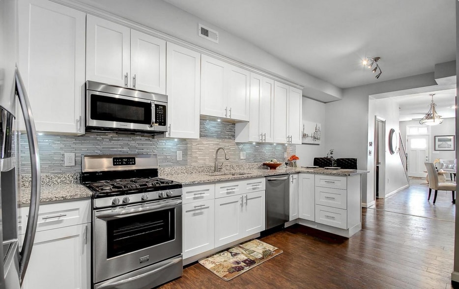 Building Photo - 2206 E Fayette St