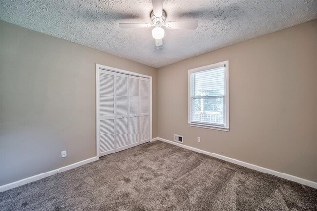 Building Photo - 216 Cedar Valley Ct