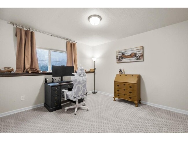 Building Photo - 775 Roselyn Dr