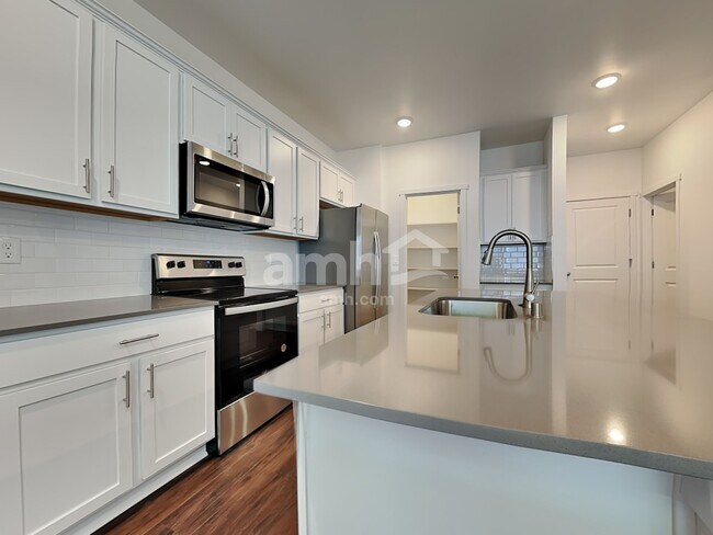 Building Photo - 8043 Dagny St SW