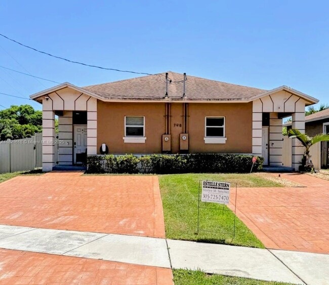 Primary Photo - 798 NE 43rd St