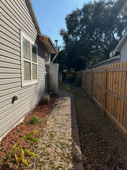 Building Photo - 1304 17th Ave N