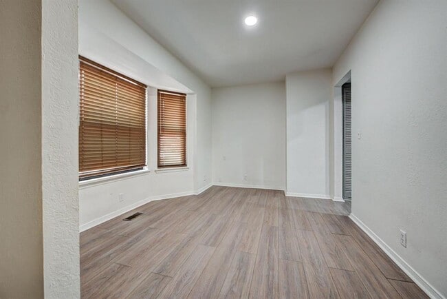 Building Photo - 1030 Walsh Ln