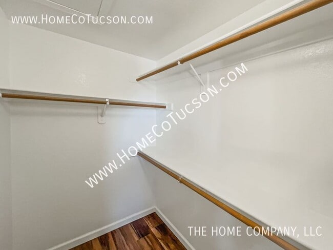 Building Photo - 9937 N Woodstone Trail