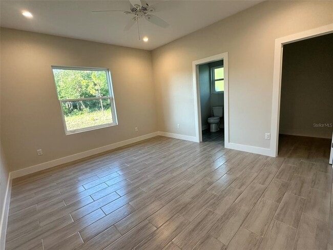 Building Photo - 281 Sunflower St