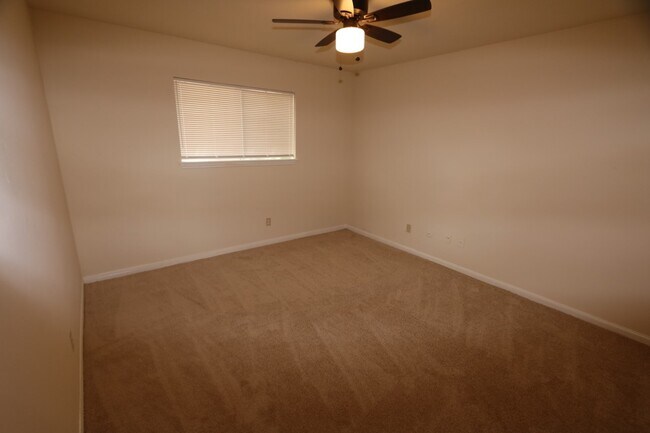 Building Photo - 15819 Spruce Point Dr