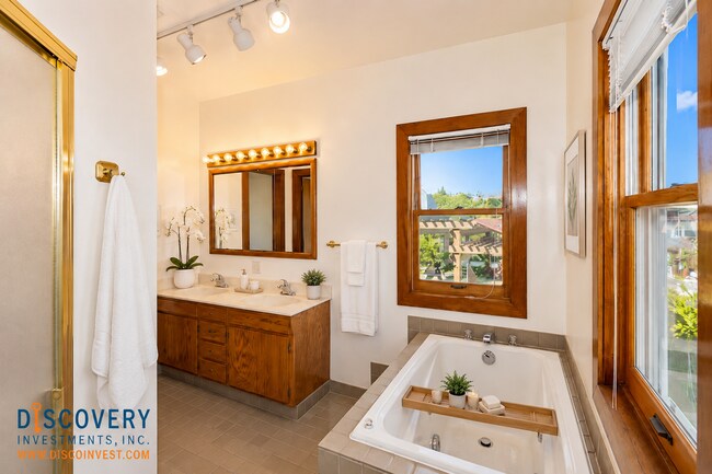 Building Photo - Sophisticated Piedmont Home