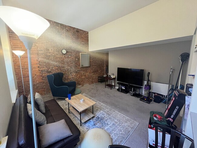 Building Photo - Welcome to Urban Elegance in the Heart of Historic Old City, Philadelphia