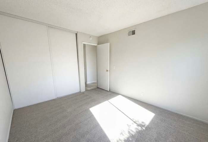 Building Photo - 13142 E Mesa Verde Dr