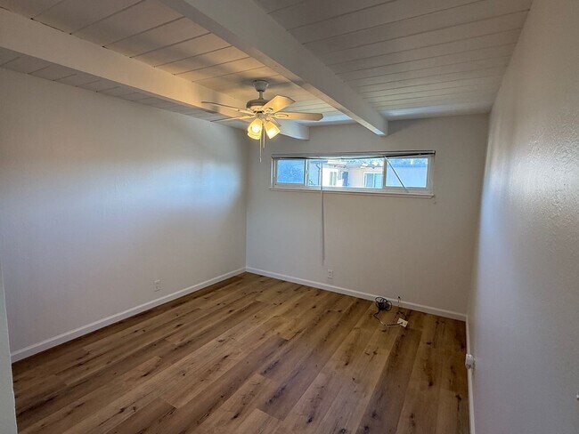 Building Photo - 5300 School St