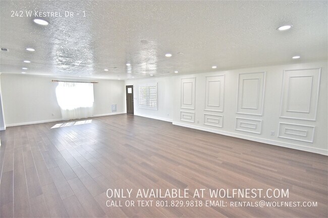 Building Photo - 242 Kestrel Dr