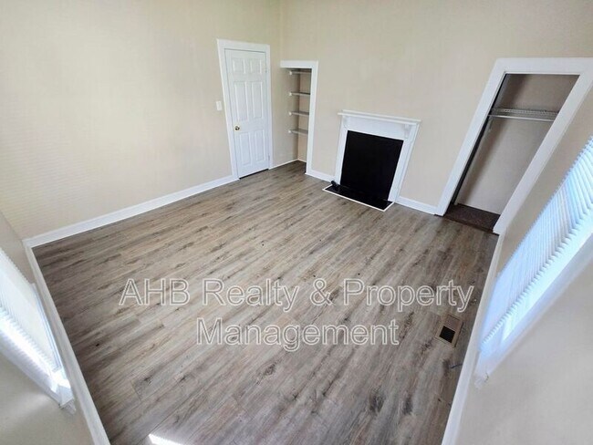 Building Photo - 511 S Flanner St