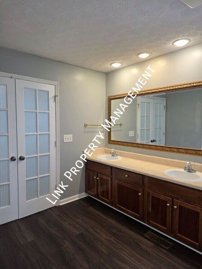 Building Photo - 6383 Rim Crest Ln