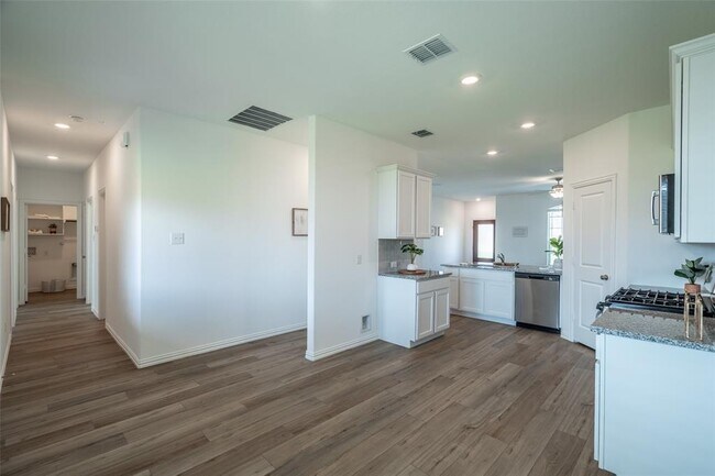Building Photo - 3028 Howerton Dr