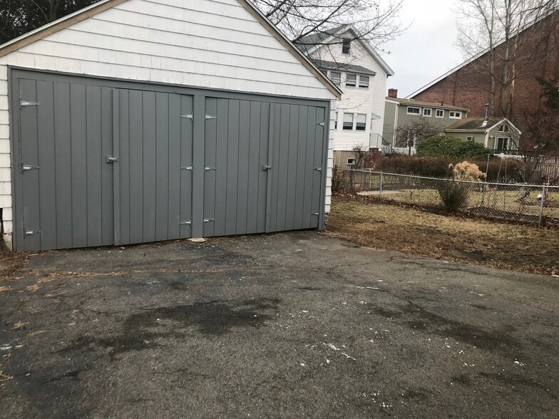 Building Photo - 136 Burget Ave