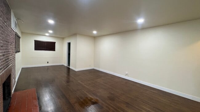 Building Photo - 8154 Potter Ave