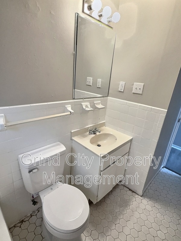 Building Photo - 915 Pope St