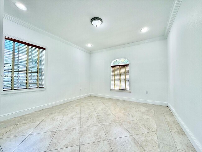 Building Photo - 5023 NW 94th Doral Pl