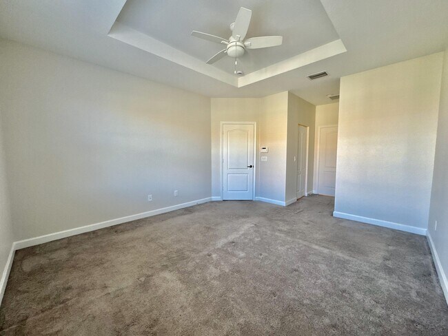 Building Photo - 9623 Town Parc Cir S