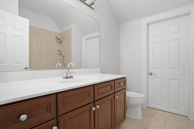 Building Photo - 1891 Admiral Ct