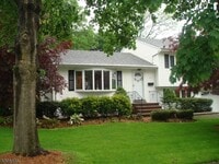 Building Photo - 145 Vivian Ave