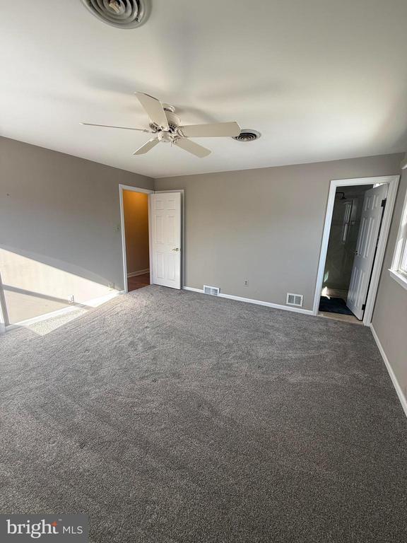 Building Photo - 240 Sweetbriar Cir