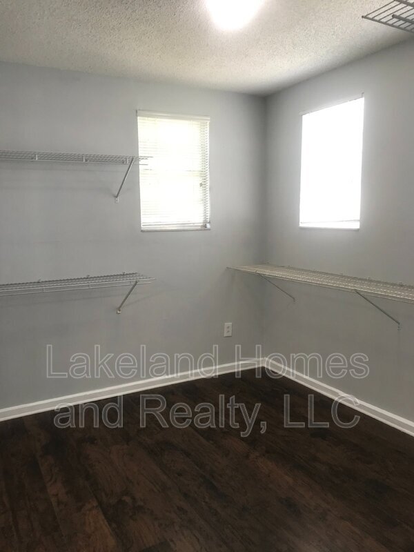 Building Photo - 1060 E Wabash St