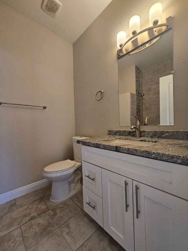 Building Photo - A Fabulous 4 Bedroom Single Story Home at the Lakes