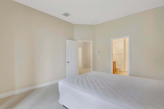 Building Photo - 4921 Bonsai Cir