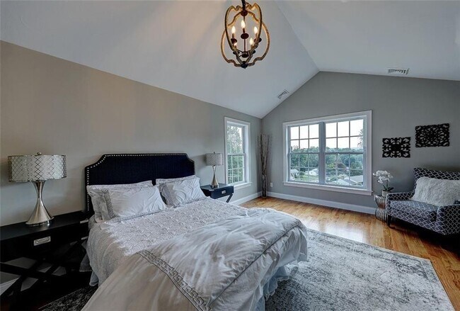 Building Photo - 301 Hunting Hill Dr