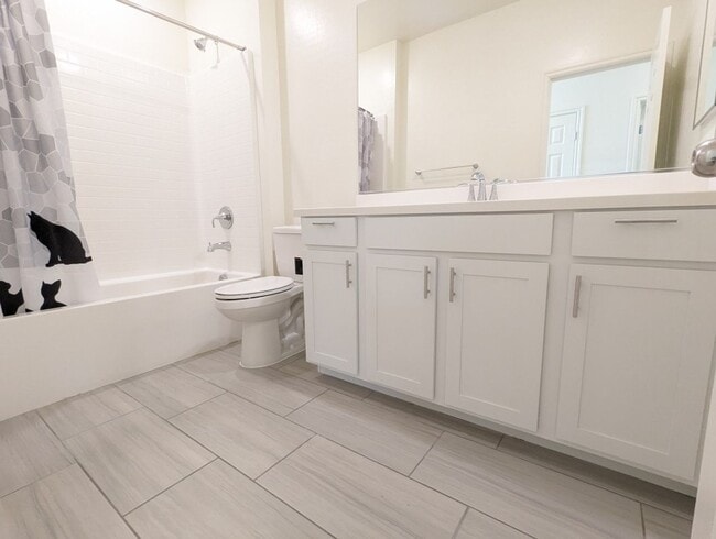 Building Photo - 1310 Ossa St