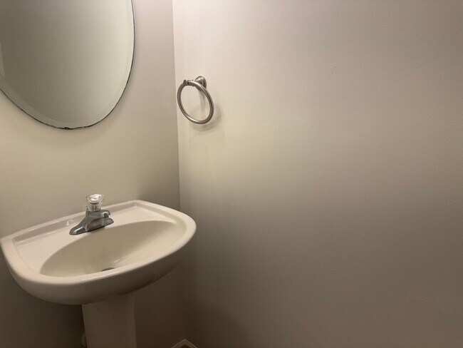 Building Photo - Three Bedroom Townhouse in Sherrills Ford with Bonus Room