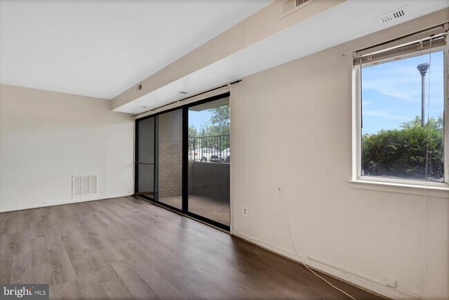 Building Photo - 7598 Gales Ct