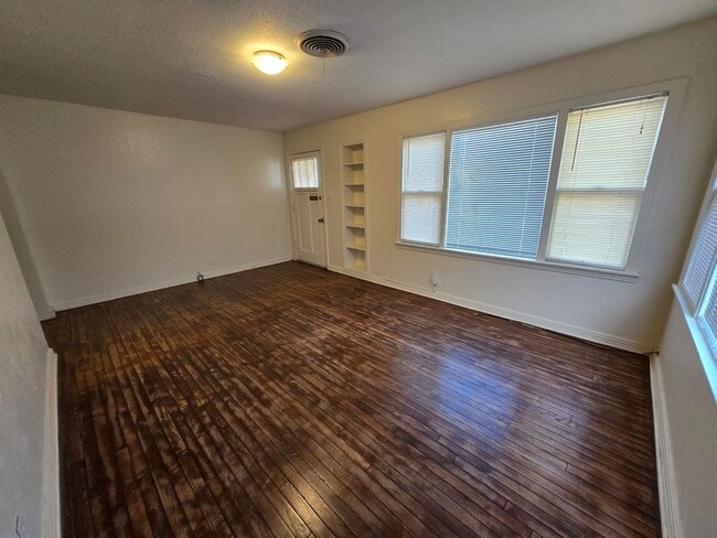 Building Photo - 1012 Crescent