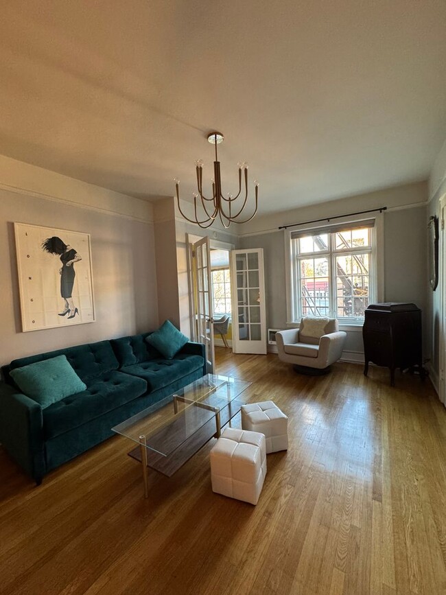 Building Photo - Charming Historic Condo in the Heart of NW...