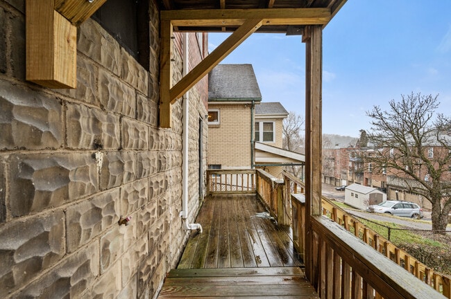 Building Photo - 139 Sumner Ave