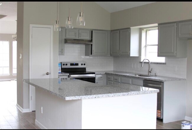 Building Photo - 2511 Castle Pl