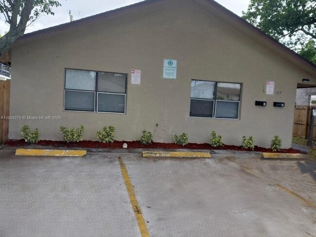 Primary Photo - 717 NW 5th Ave