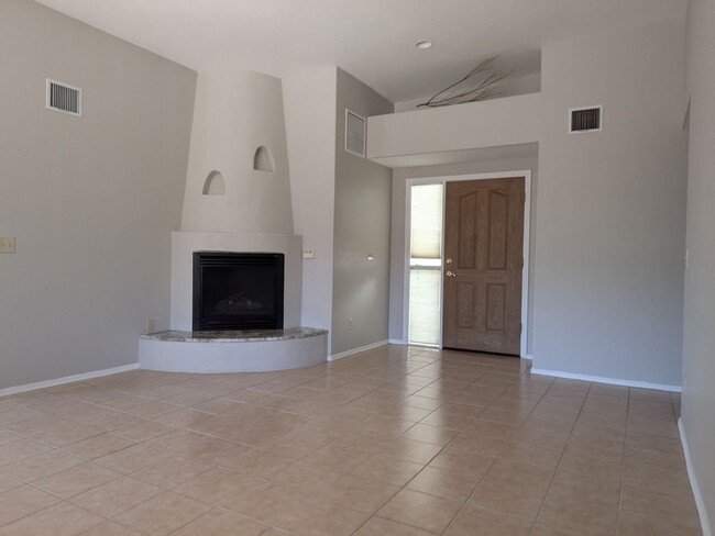 Building Photo - Oro Valley Rental