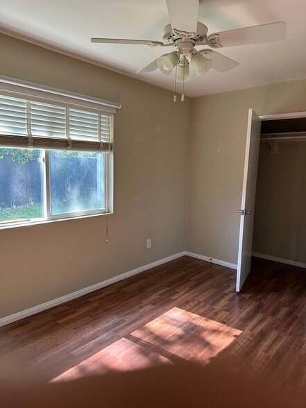 Building Photo - 184 E 19th St