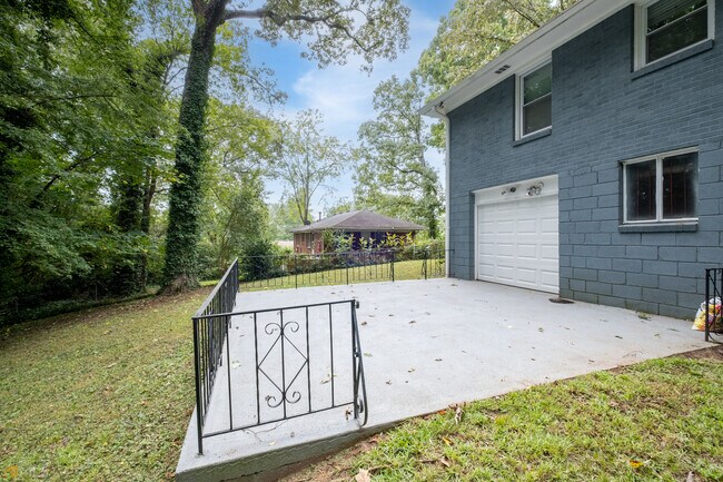 Building Photo - 2926 Gresham Rd S E