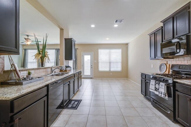 Building Photo - 6879 Dogwood Cliff Ln