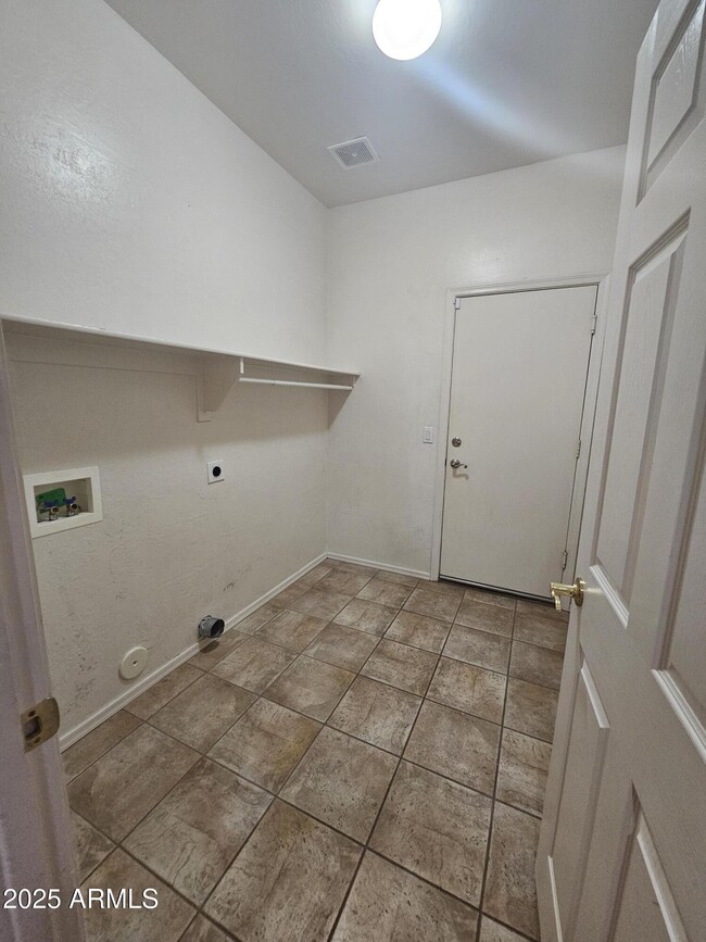Building Photo - 12815 W Mulberry Dr