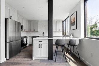 Building Photo - 1800 E 4th St