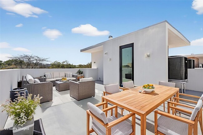 Building Photo - 529 NE 61st St