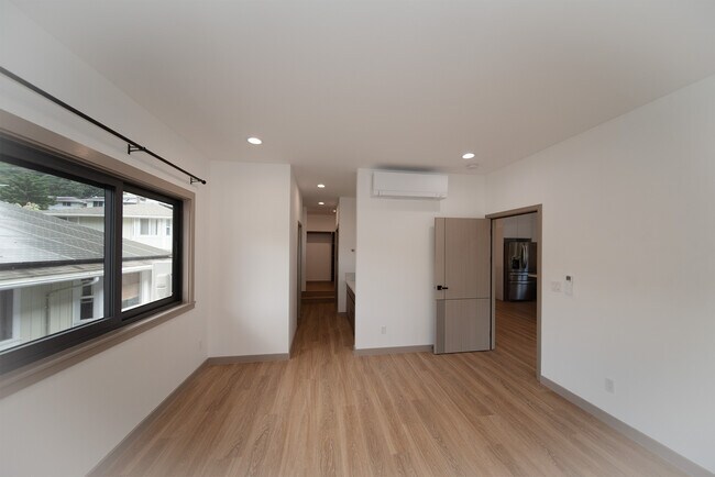 Building Photo - 2056 10th Ave