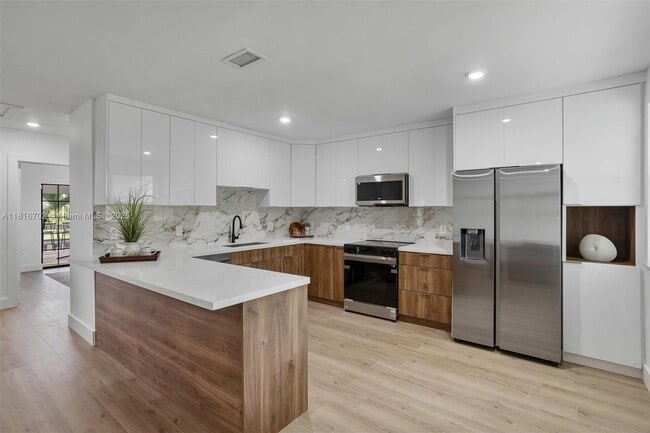 Primary Photo - 5860 SW 13th St