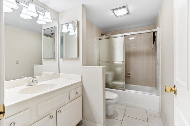 Building Photo - 5950 Pelican Bay Plaza S