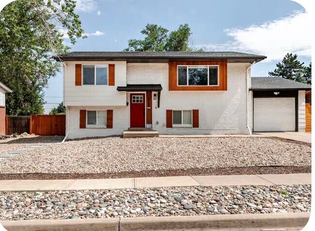 Building Photo - 869 Douglas Dr